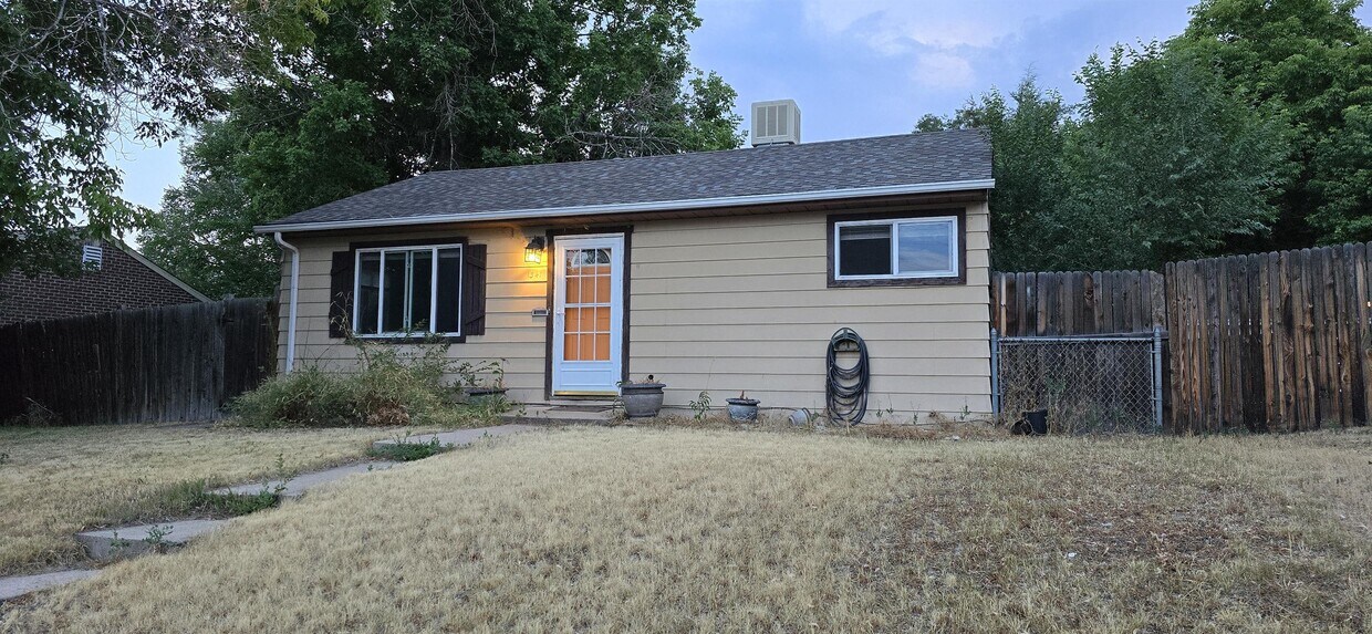 Primary Photo - 1341 S Quivas St