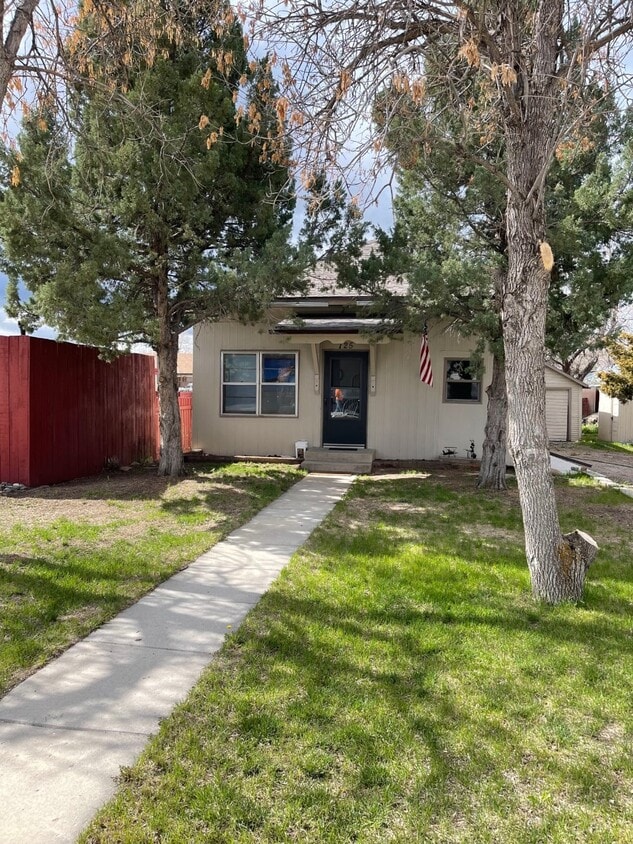 725 Broadway St, Thermopolis, WY 82443 House Rental in Thermopolis