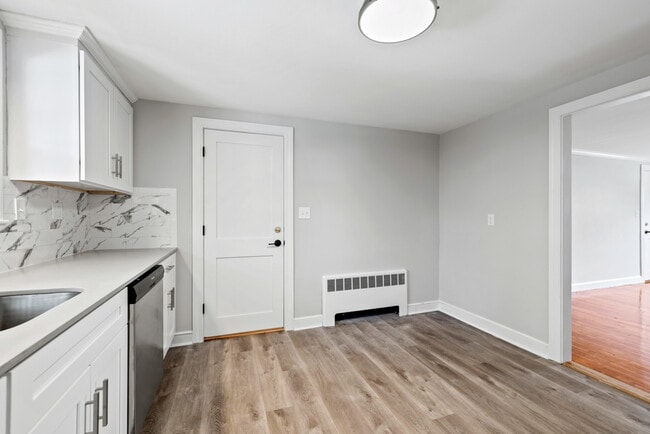 Building Photo - 36 Saint Marks Rd