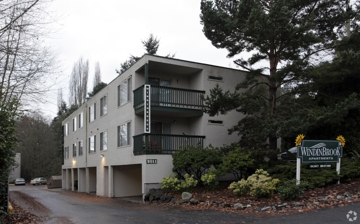 Building Photo - Windinbrook- North Seattle Spacious Studio