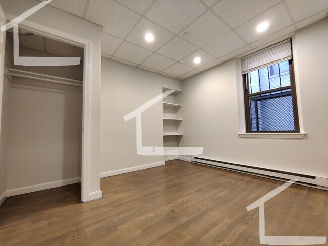 Building Photo - Avl NOW - Fully renovated garden level/ground floor 2BR