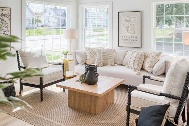 Building Photo - 2716 Lincoln Ave