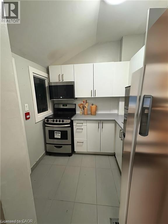 Building Photo - 72 Victoria Ave S