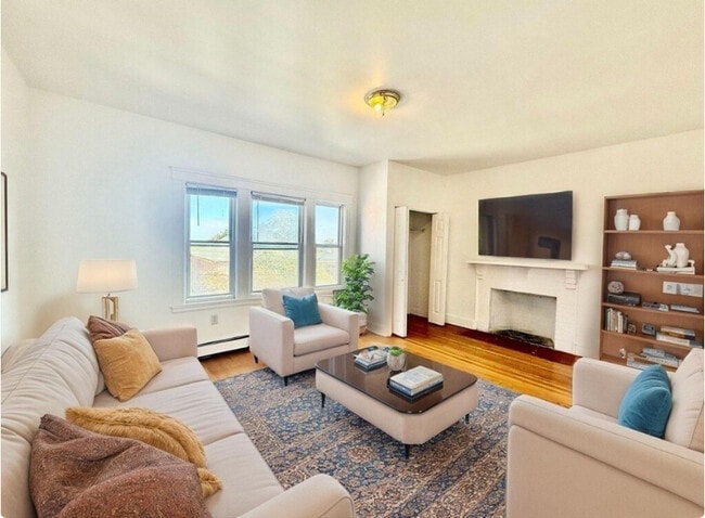 Building Photo - 62 Algonquin Rd