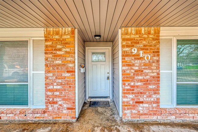 Foto del edificio - 910 Redway Ln