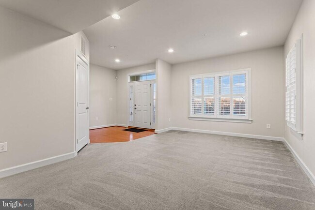 Building Photo - 9152 Kenway Ln