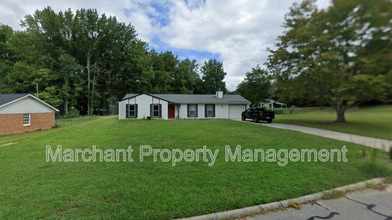 Building Photo - 5 Oak Hollow Ct