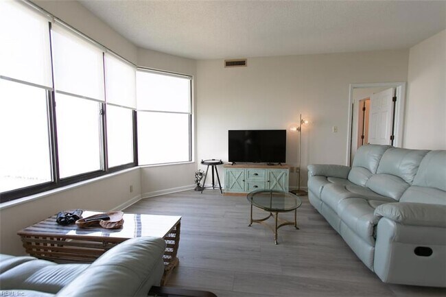 Foto del edificio - 7501 River Rd