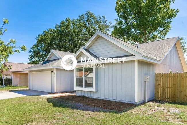 Building Photo - 3 Bedroom Pet-Friendly Home in Jacksonville, FL with Main Street Renewal