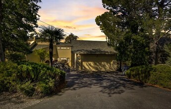 Building Photo - 6175 View Ridge Dr