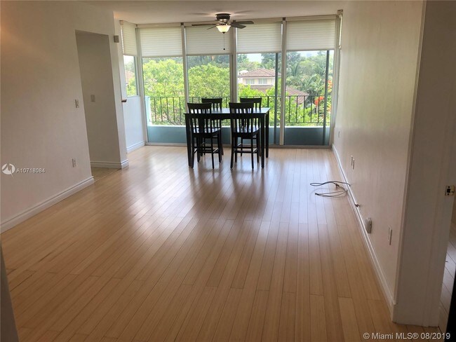 Foto del edificio - 2539 S Bayshore Dr