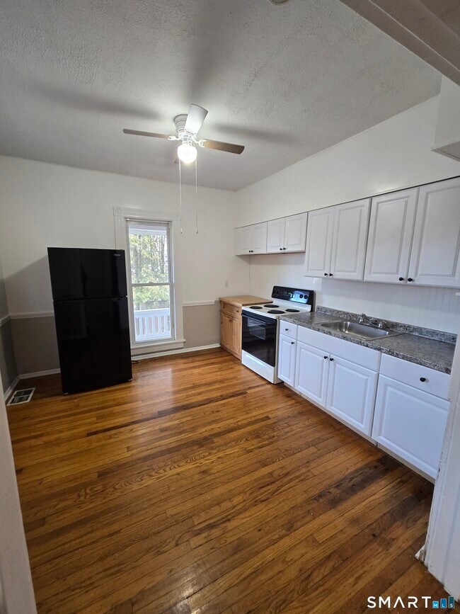 Foto del edificio - 77 Nixon Ave