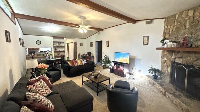 Foto del edificio - 3326 Thomas Butler Rd