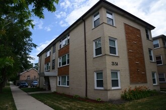 Building Photo - 2654 W Touhy Ave