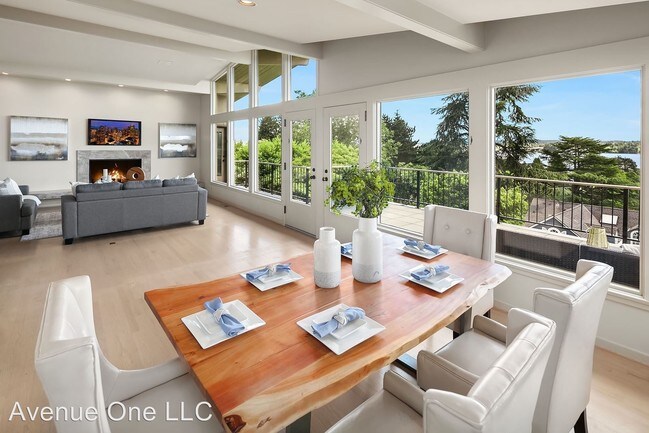 Foto del edificio - 2 br, 2.5 bath House - 1132 39TH AVE E
