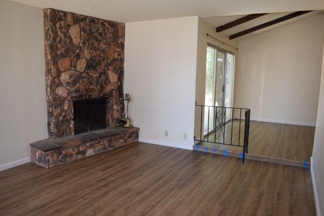 Foto del edificio - 6051 Roloff Way