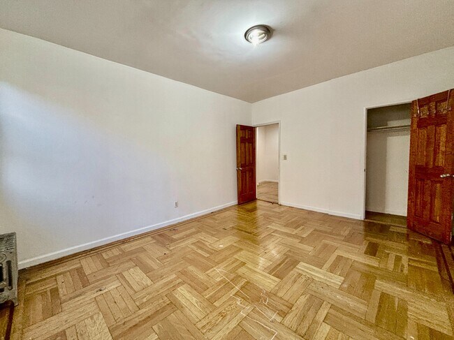 Foto del edificio - 30 Dongan Pl