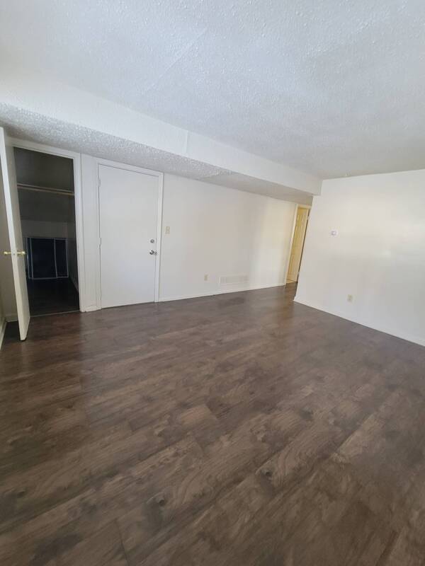 310 Baker St E photo'