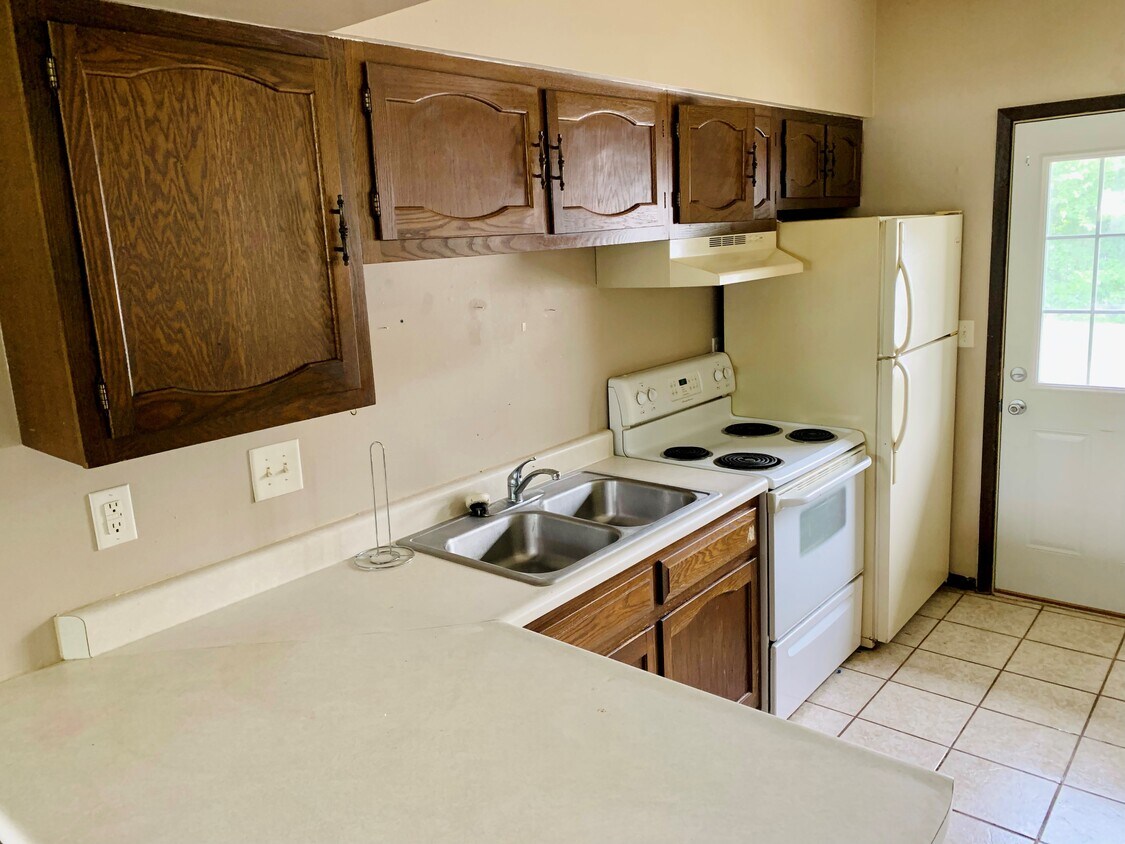 808 Davenport St Unit B, Le Claire, IA 52753 Apartments in Le Claire