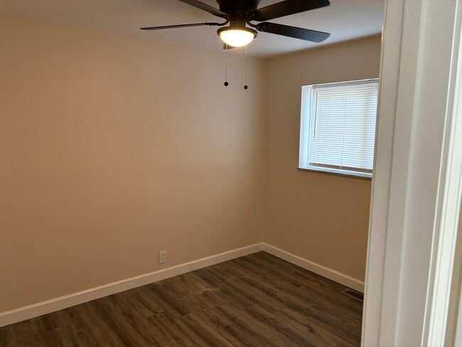 Building Photo - 10976 Whitehall Manor Dr