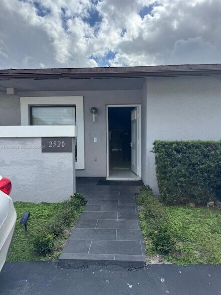 Foto del edificio - 2516 SW 55th St