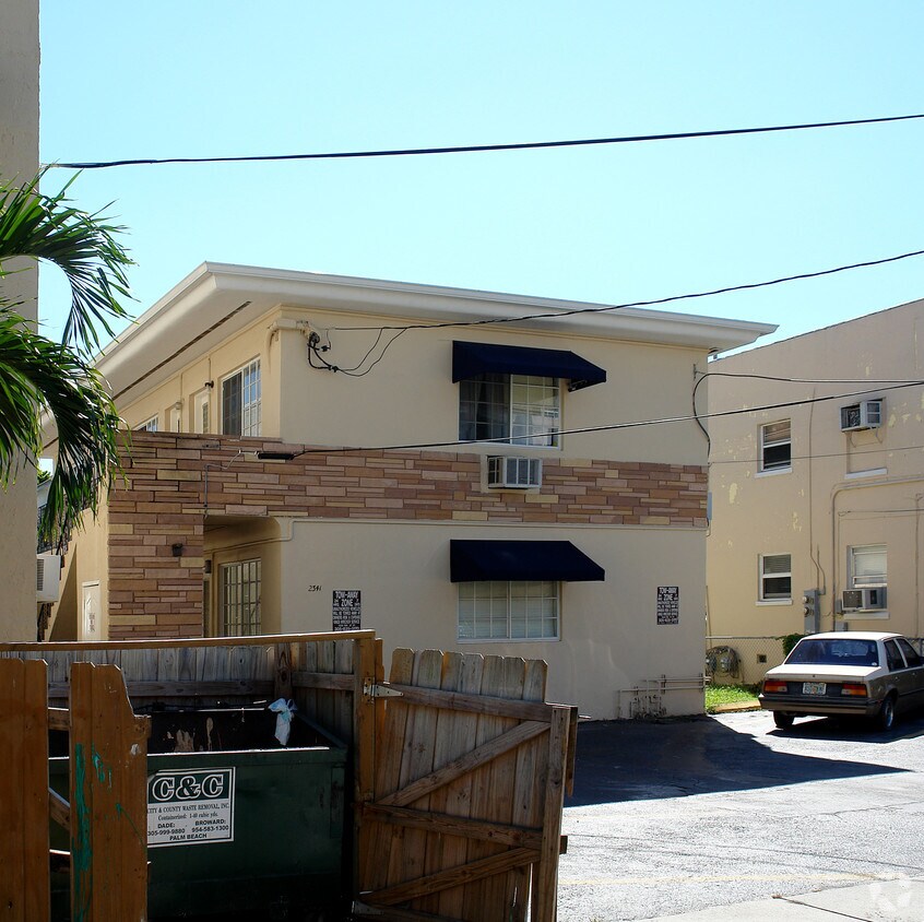 Side View - 2341 NE 6th Ave