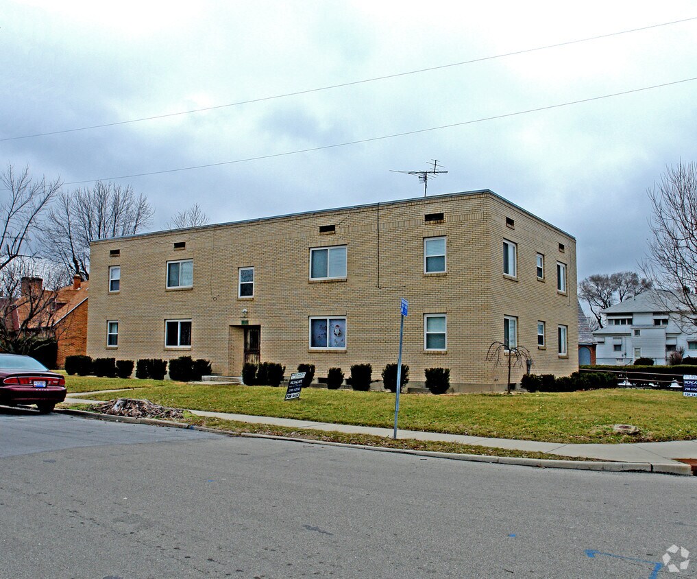 Foto principal - 15 W Maplewood Ave