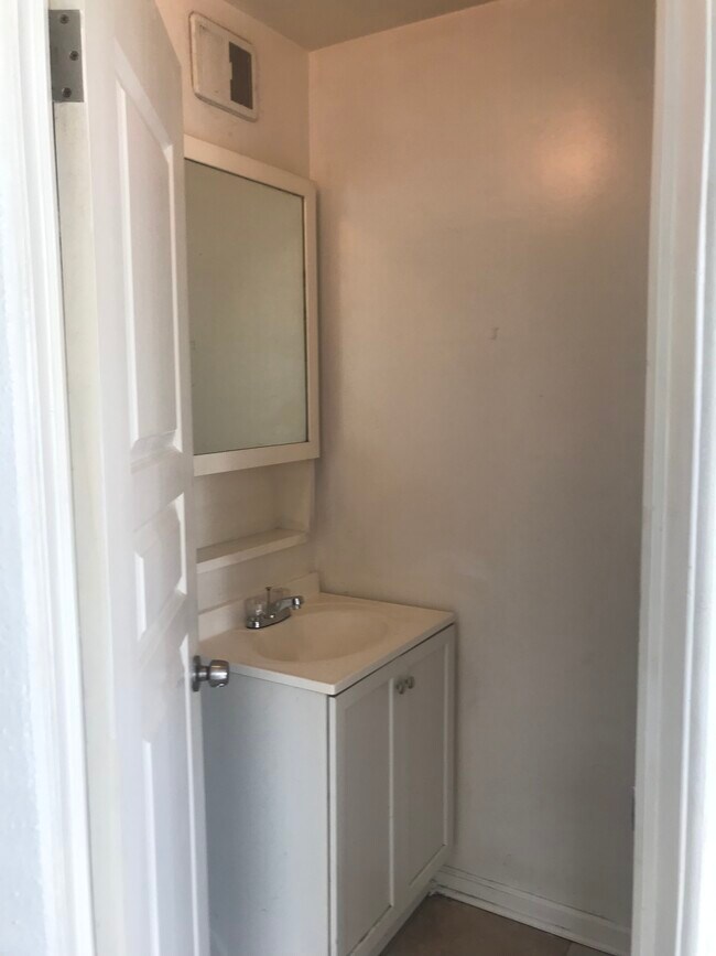 200 E Algonquin Rd Unit 200, Algonquin, IL 60102 Apartments in