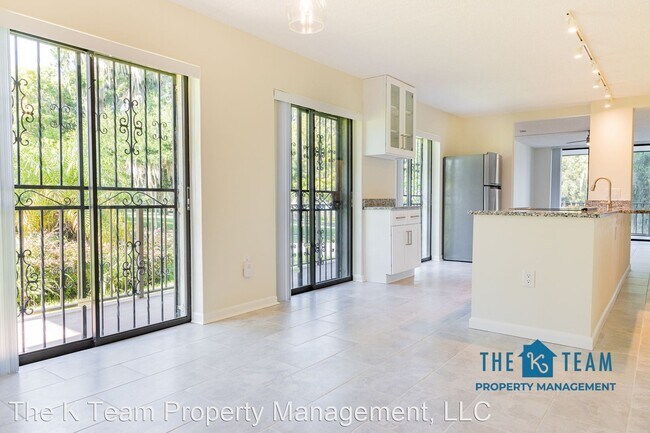 Foto del edificio - 2 br, 2 bath House - 208 E Lake Howard Dr ...