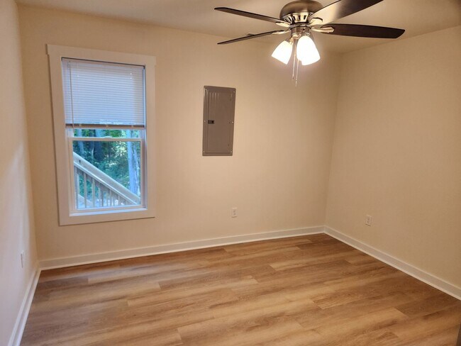 Foto del edificio - 2 Bed 1 Bath Modern Duplex Unit Blackstone VA-Fort Pickett