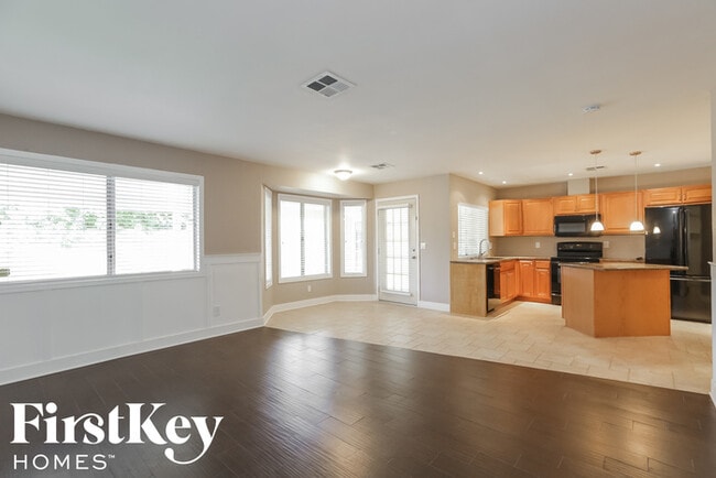 Building Photo - 7366 W Jenan Dr