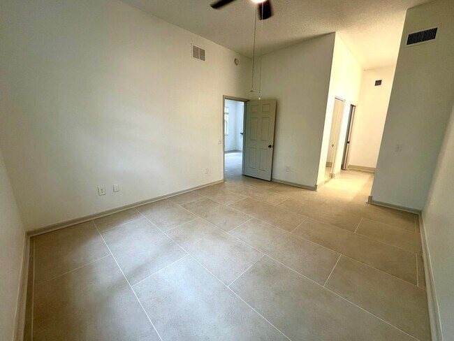 Building Photo - 3240 N Haverhill Rd