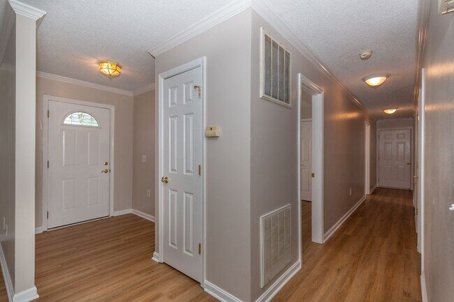 Building Photo - 3 bed/2 bath Single Family Home in Martins...