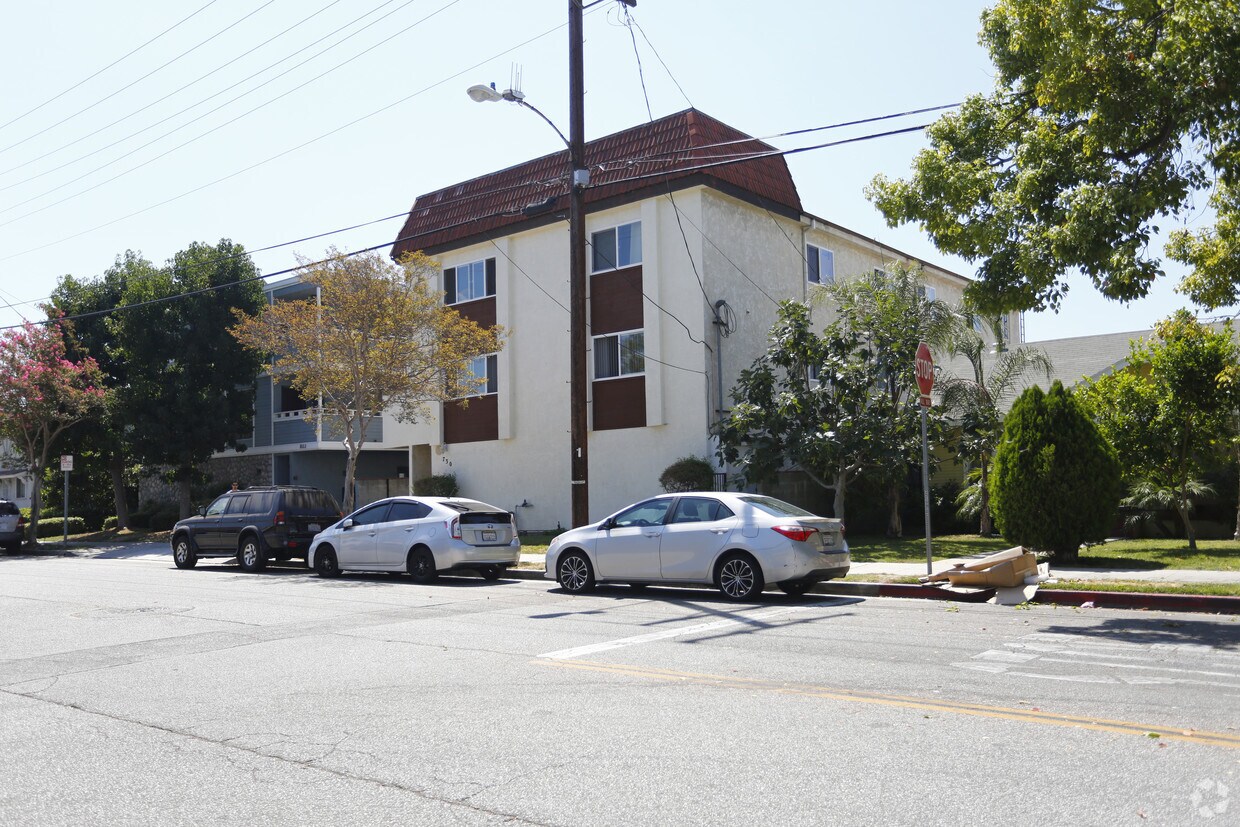 Building - 730 E Lomita Ave