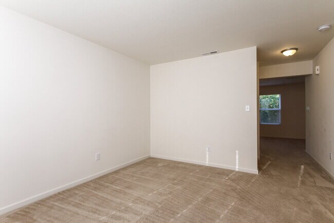 Foto del edificio - 2405 Woodfield Blvd