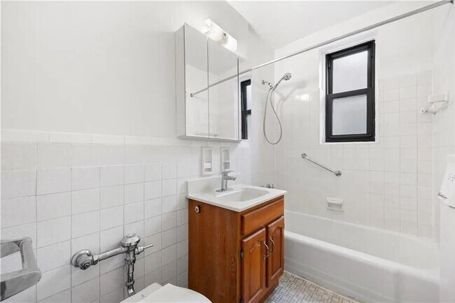 Foto del edificio - 2620 Ocean Pkwy