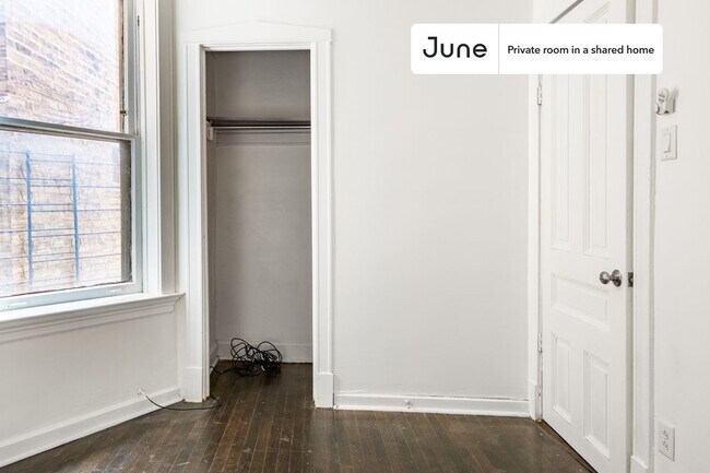 Foto del edificio - Room in Shared 3 bed/1 bath home
