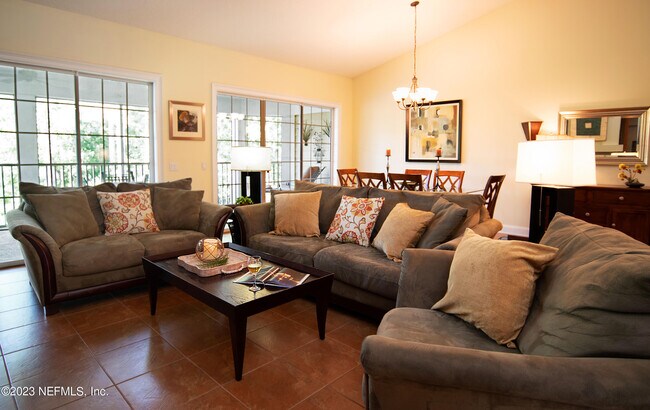 Foto del edificio - 310 N Shore Cir