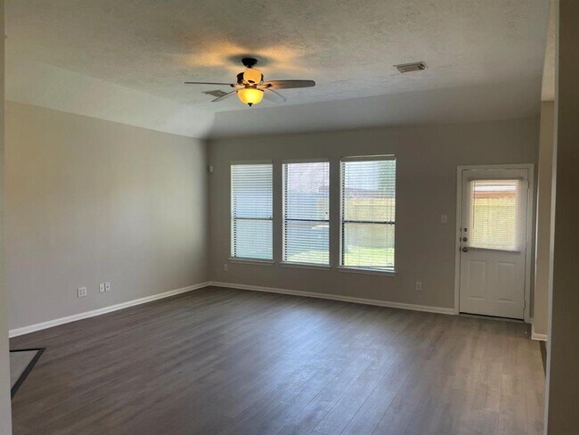 Building Photo - 301 Cedar Branch Dr