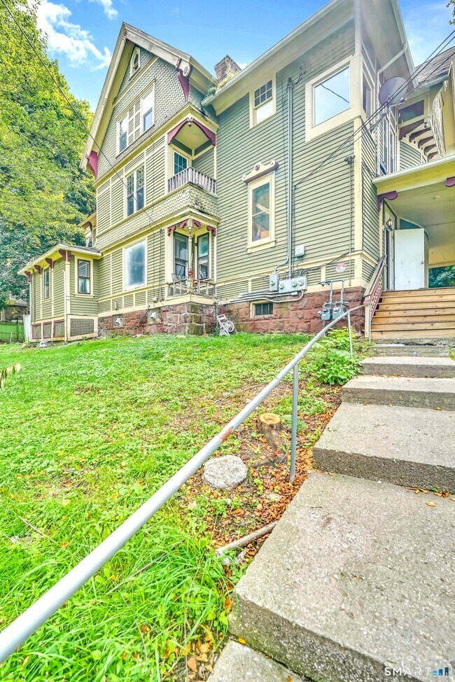 Building Photo - 484 Waterville St