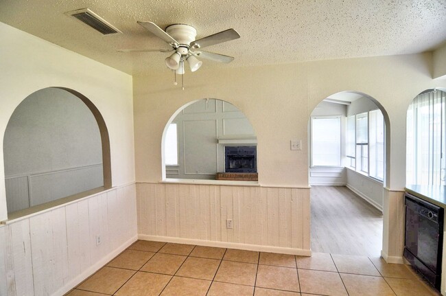 Building Photo - 2017 Shenandoah Dr