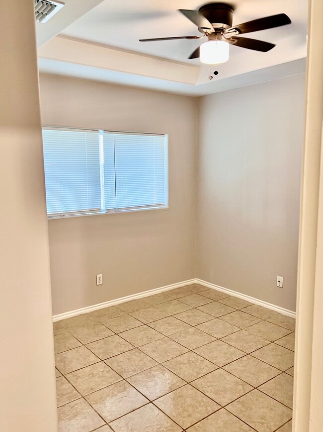 3rd Bedroom w/closet - 426 Alma Ave