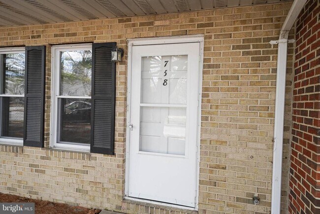 Foto del edificio - 738 Hemlock St