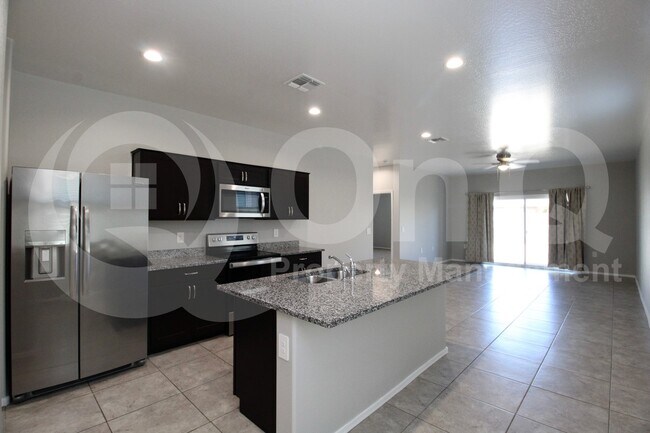 Foto del edificio - 35408 W San Alvarez Ave