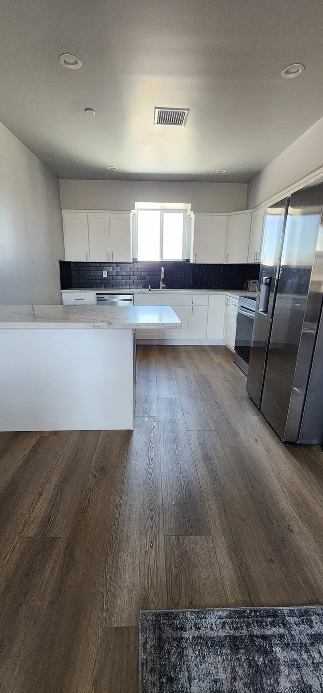 Building Photo - 2401 Redondo Blvd