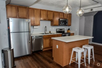 Building Photo - 401 W Shoreline Dr