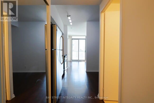 Photo du bâtiment - 832-2832 Bay St.