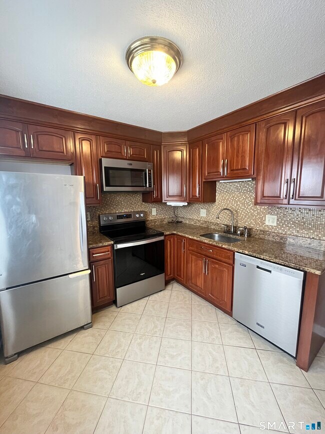 Foto del edificio - 25 Padanaram Rd