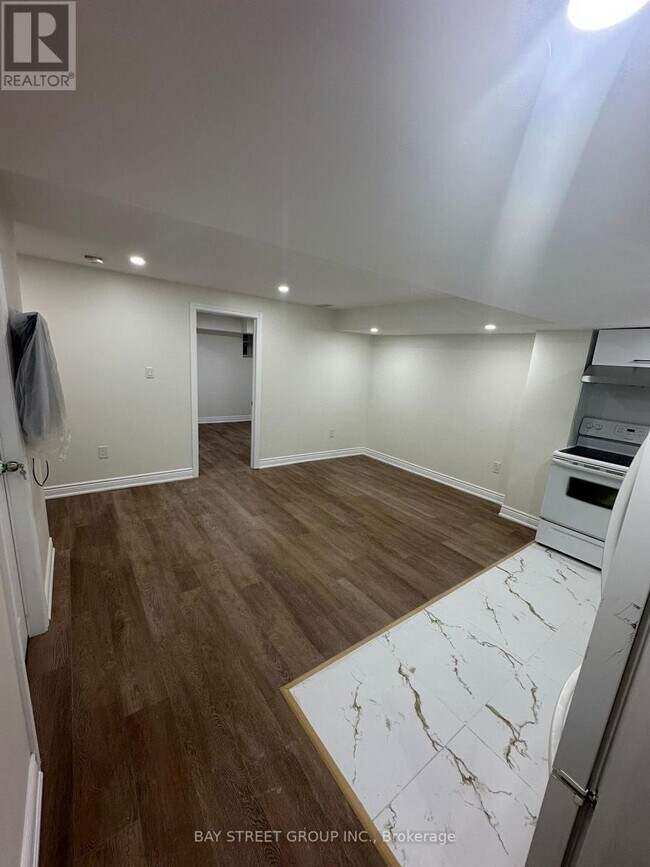 Photo du bâtiment - 138 Sutherland Ave