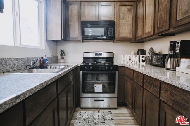 Foto del edificio - 1134 E 35th St